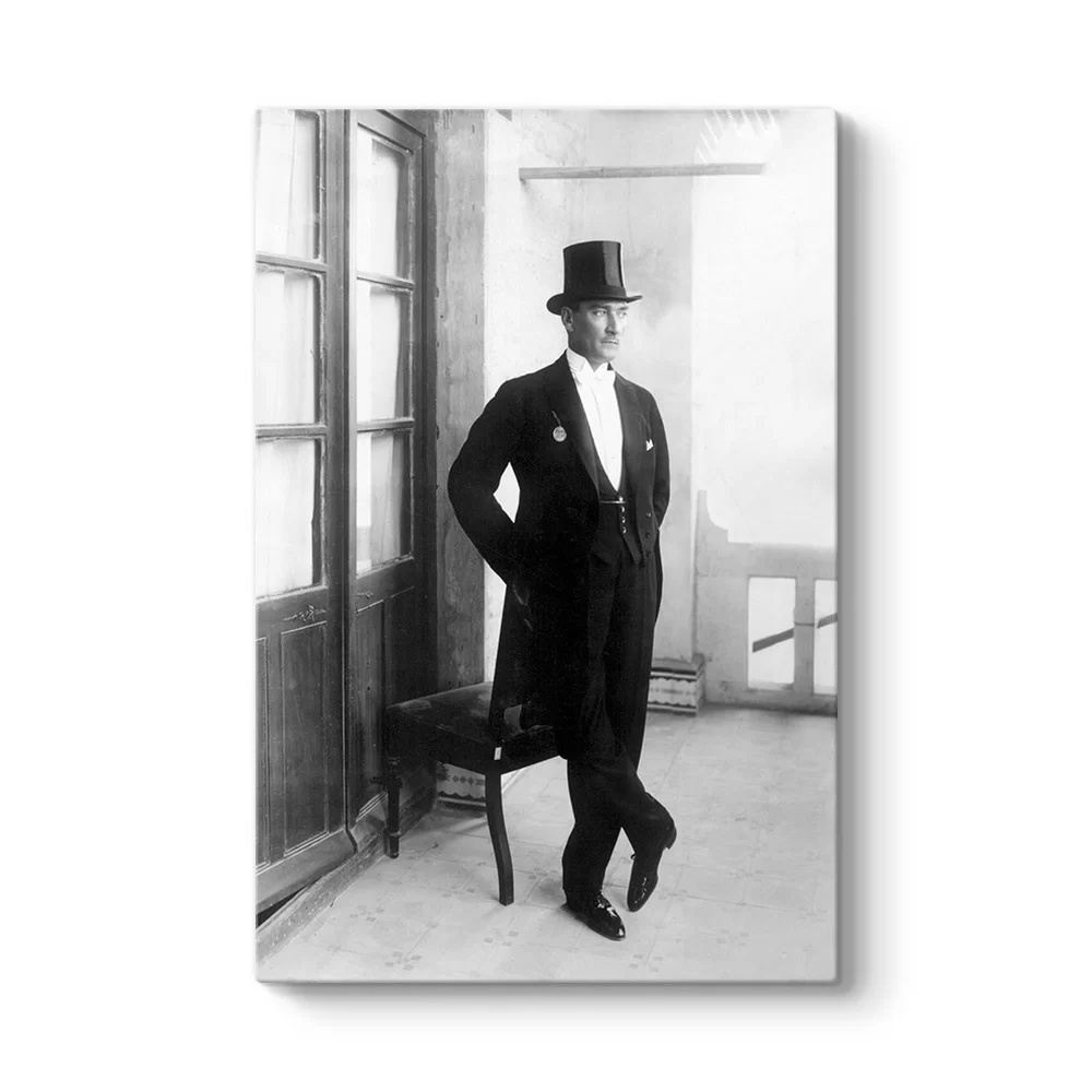 Şapkalı ve Papyonlu Atatürk Tablosu - Model 2